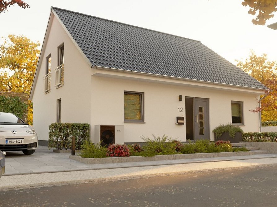 Blick von der Straße auf das Mitwachshauses Flair 148 in der Variante Trend mit optionalem Carport, Satteldach in Anthrazit, bodentiefe Fenster im Obergeschoss für lichtdurchflutete Räume und eine nachhaltige Wärmepumpe