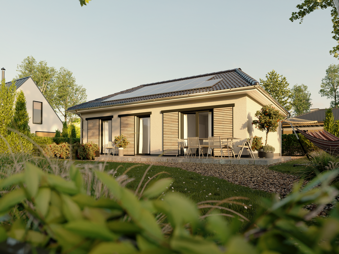 Bungalow Aspekt 78 mit Terrasse und PV-Anlage Ansicht des Bungalow 78 vom Garten aus mit einladender Terrasse und Photovoltaikanlage auf dem Dach für energieeffizientes Wohnen